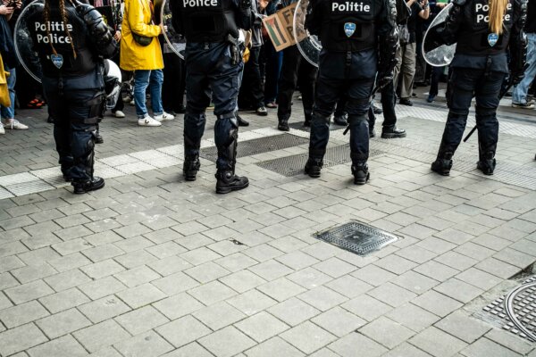 Droit de protester: « Ils ont fait aboyer les chiens sur nous »