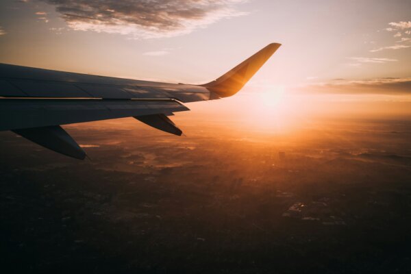 Index: en mai, diminution des prix des billets d’avion, du gaz et de l’électricité